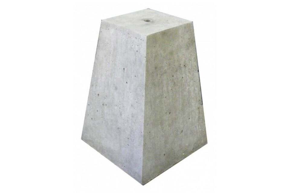 Betonpoer 18x18x45 cm met schroefhuls M16